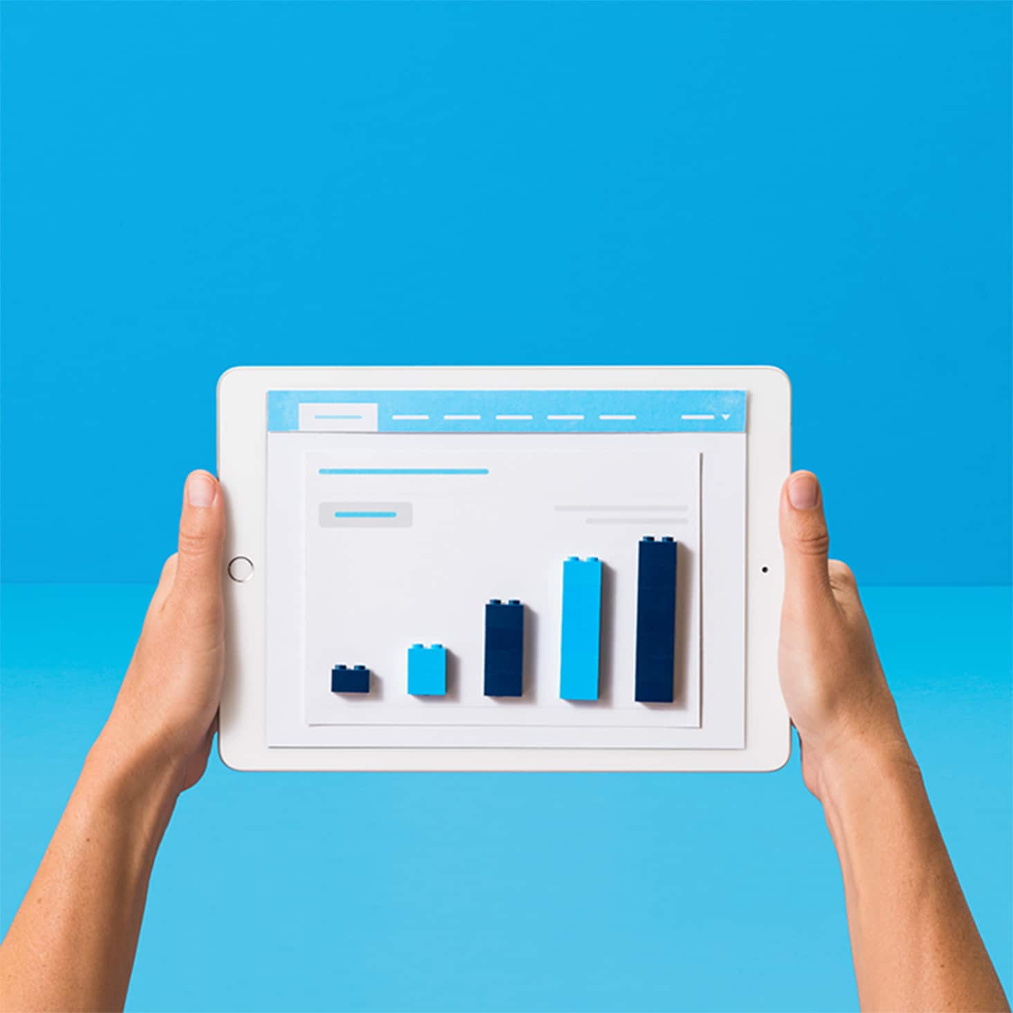A chart of income and expenses displays in Xero’s online accounting software on a tablet.